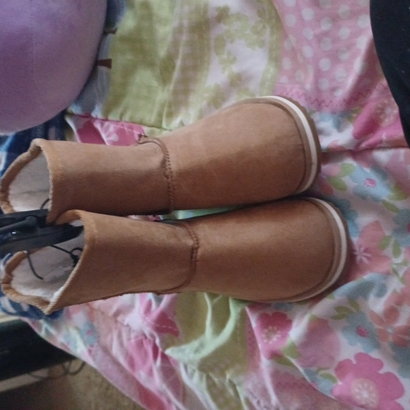 - Girl's  boots - Picture 1 of 2